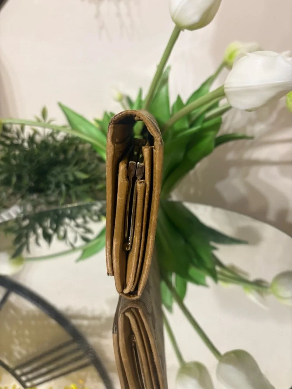 Gucci Beige and Brown GG Canvas Kisslock Wallet with Gold Plaque - Picture 3 of 6